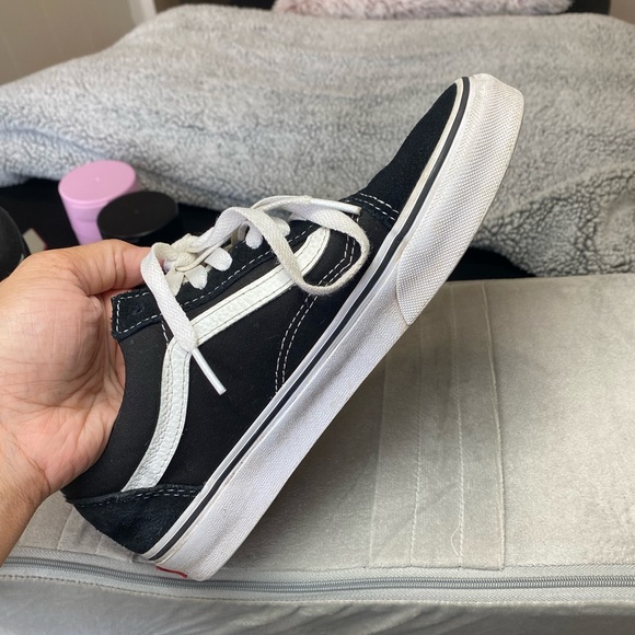 Vans womens size 7.5 mens 6.0. Worn needs a good cleaning. - Picture 6 of 8